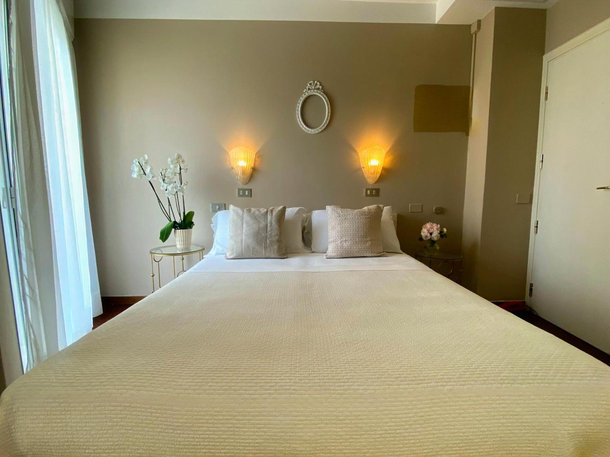 Hotel Admiral - On The Beach Riccione Esterno foto