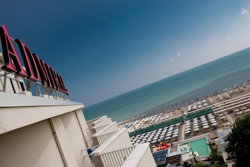 Hotel Admiral - On The Beach Riccione Esterno foto