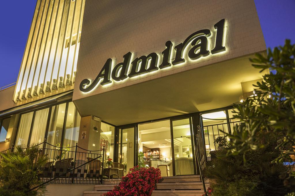 Hotel Admiral - On The Beach Riccione Esterno foto