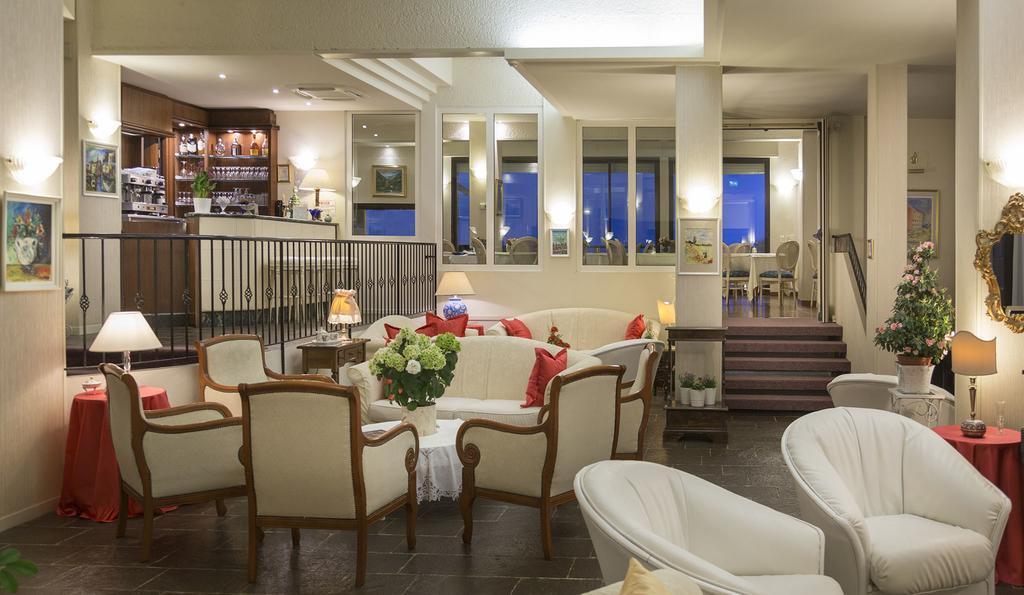 Hotel Admiral - On The Beach Riccione Esterno foto