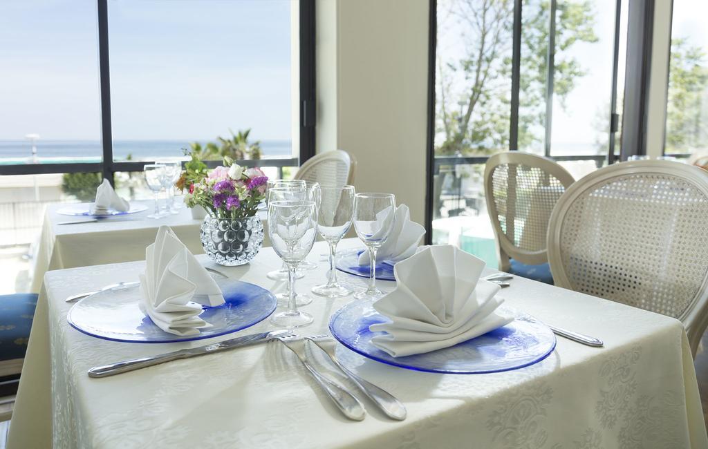 Hotel Admiral - On The Beach Riccione Esterno foto