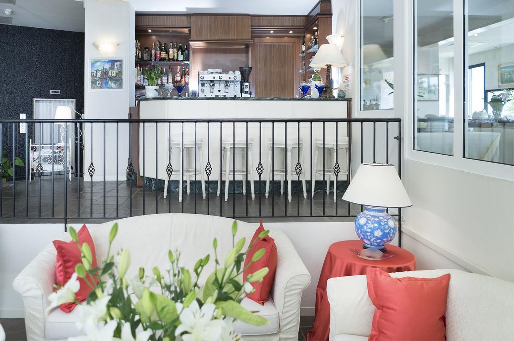 Hotel Admiral - On The Beach Riccione Esterno foto