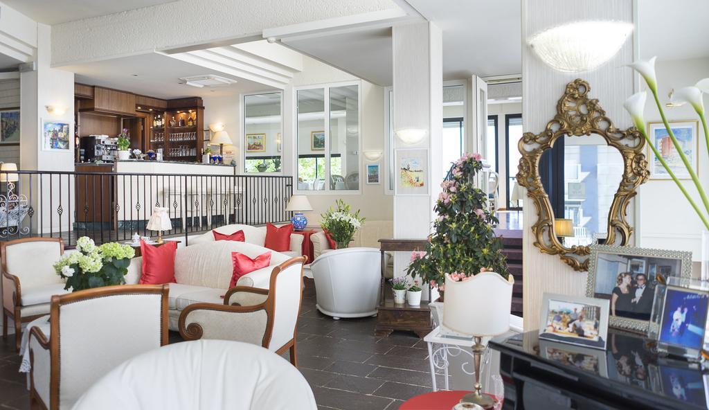 Hotel Admiral - On The Beach Riccione Esterno foto