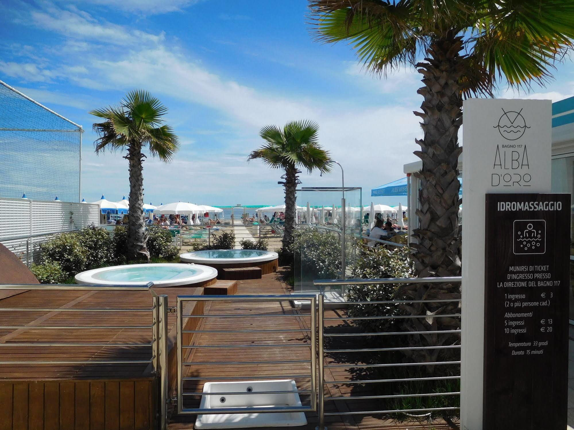 Hotel Admiral - On The Beach Riccione Esterno foto